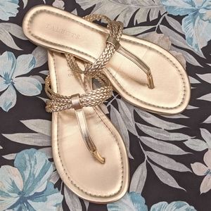✨2 for $25✨Talbots gold flip flop sandals EUC